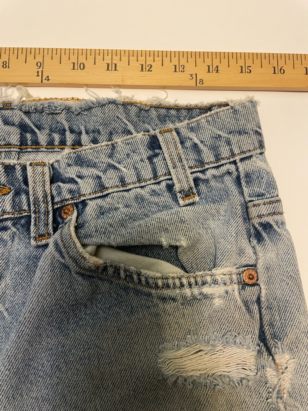 Levi’s Vintage 90s 517 Orange Tag Jeans Distressed. Size 33x34 - Picture 10 of 11